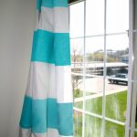 Tenda a righe in tessuto leggero