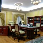Illuminazione a soffitto nell'ufficio direzionale