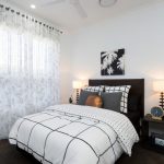 Interno della camera da letto in bianco