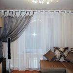 Tulle bianco con chiusura ad occhielli