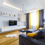 Pavimento in legno nell'ingresso di una casa privata