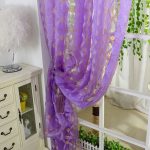 Tenda lilla in tulle trasparente