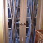 Tende sulla porta con inserti in vetro