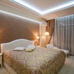 Illuminazione a LED a soffitto nella camera da letto