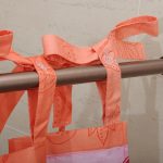 Fissare la tenda del bagno con nastri