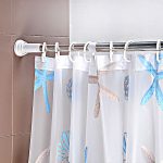 Tenda in PVC su cornice rotonda nel bagno