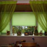 Tulle verde abbinato a tende plissettate