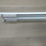 Cornice per soffitto in alluminio con due guide per ganci