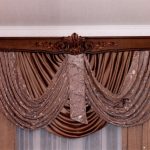 Tende con lambrequin su cornice in legno