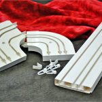 Elementi plastici di cornicione tipo controsoffitto