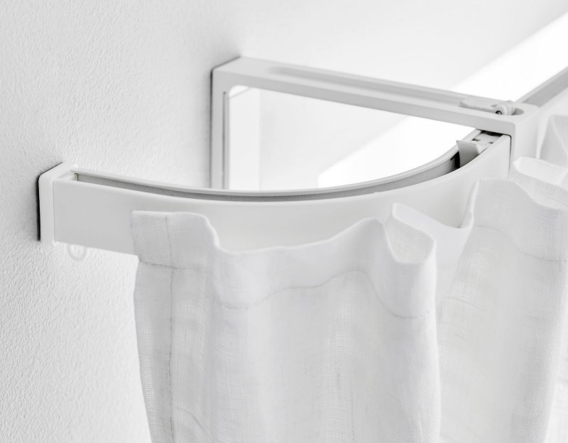 Tenda bianca su cornice in alluminio con curvatura