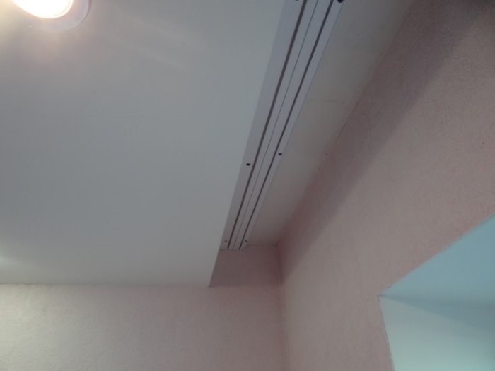 Cornice in plastica nella nicchia del soffitto