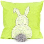 Bellissima federa con un coniglietto sul cuscino realizzata con le tue mani
