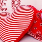 Bellissimi cuscini a forma di cuore con immagini