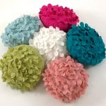 Bellissimi cuscini luminosi con petali