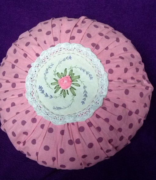 Cuscino rotondo con ricamo