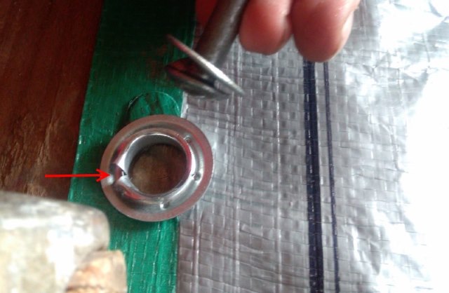 L'anello dell'occhiello si è rotto durante l'installazione fai da te