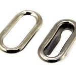 Due parti di un occhiello di forma ovale