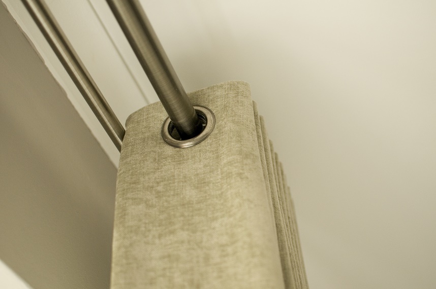 Tenda con occhielli su cornice rotonda