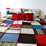 Coperta morbida e accogliente con cuscini fatti a mano