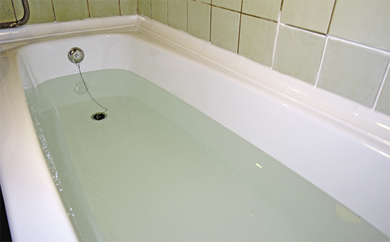 Acqua nella vasca da bagno