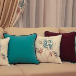 Set di bellissimi cuscini decorativi per il soggiorno