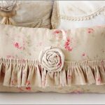 Delicato cuscino in stile provenzale realizzato con le tue mani