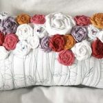 Cuscino originale con rose fatte a mano