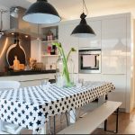 Tovaglia multicolore in bianco e nero con stelle