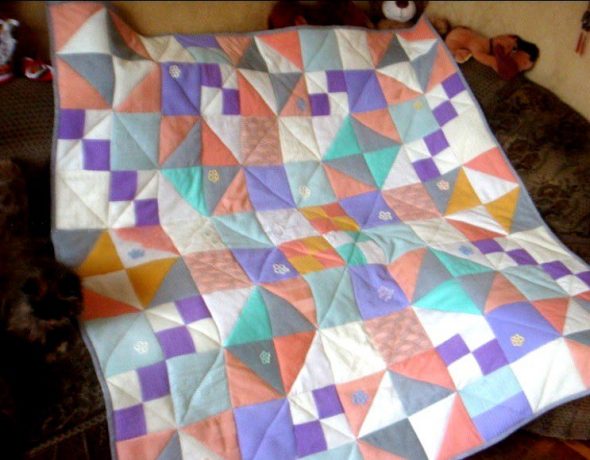 Coperta realizzata con vecchi maglioni