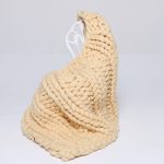 Coperta lavorata a mano in lana naturale