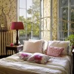 Cuscini per l'arredamento della camera da letto provenzale