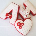 Cuscini con nomi e a forma di cuore