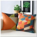 Cuscini geometrici per la decorazione