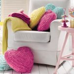Cuscini a forma di cuore in diversi colori