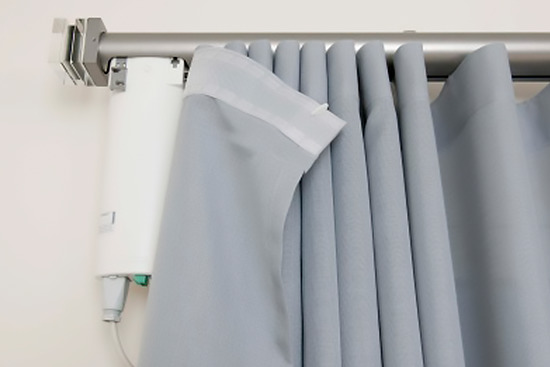 Azionamento elettrico sull'asta della tenda