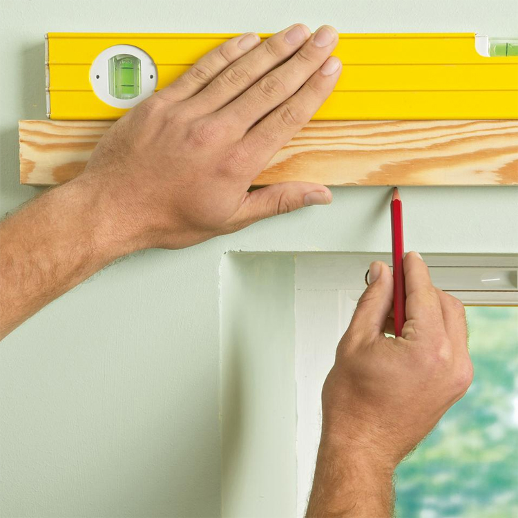 Marcatura del livello del punto di installazione della cornice della parete