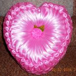 Cuscino fai da te con nastro rosa