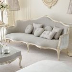 Cuscini decorativi grigi di diverse forme
