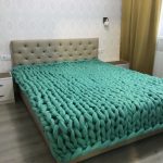 Splendida coperta verde in maglia grande per il letto