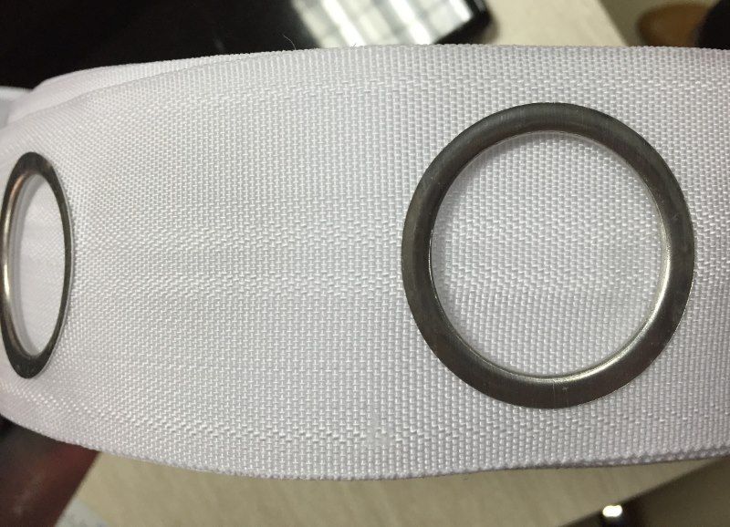 Nastro in nylon con occhielli metallici
