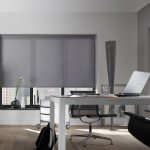 Tenda a rullo in materiale grigio
