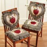 Cuscini e cuscini per sedute a forma di cuore con mele