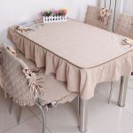 Tovaglia e coprisedie nei toni del beige