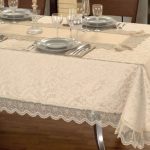 La tovaglia è una decorazione per qualsiasi tavolo.