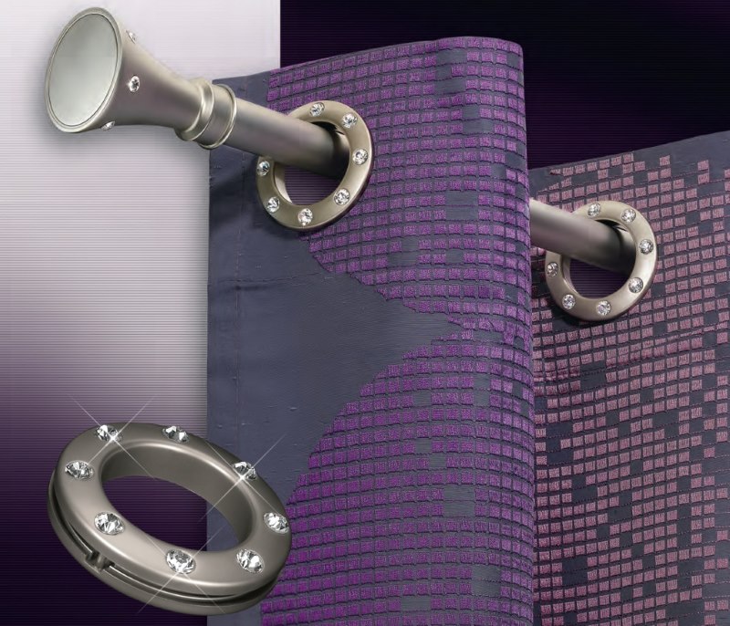 Strass sugli occhielli delle tende