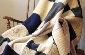 Coperta calda realizzata con maglioni