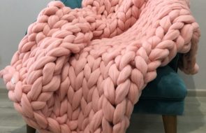 tyoplyj-naturalnyj-stilnyj-regalo---un-plaid-di-shersti-colore-rosa