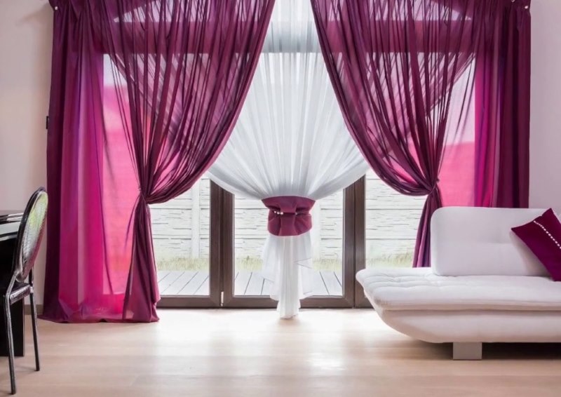 Interno della sala con doppio tulle