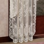 Tenda in pizzo realizzata in materiale leggero